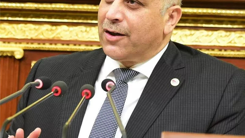 عمرو غلاب يقدم سؤال برلماني حول تداول كمامات قماش قبل تفعيل طلبات تصنيعها