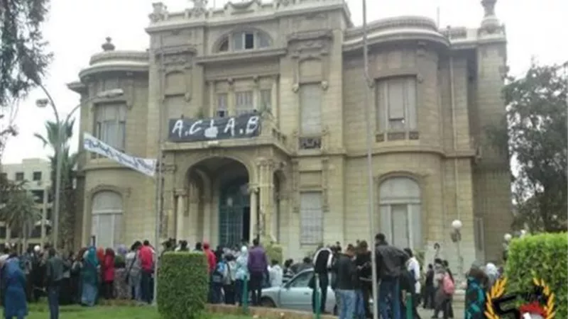 ٨٠٠ مصري يغادرون الحجر الصحي بالمدينة الجامعية طالبات بجامعة عين شمس.. فيديو