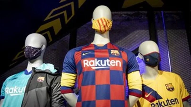 برشلونة يطرح كمامة لمشجعيه بسعر 18 يورو