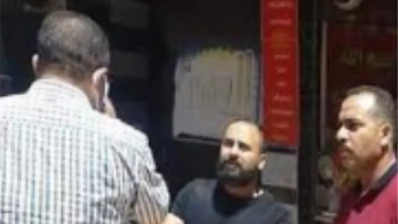 غلق وتشميع محل كشري لاستقبال المواطنيين بالعيد