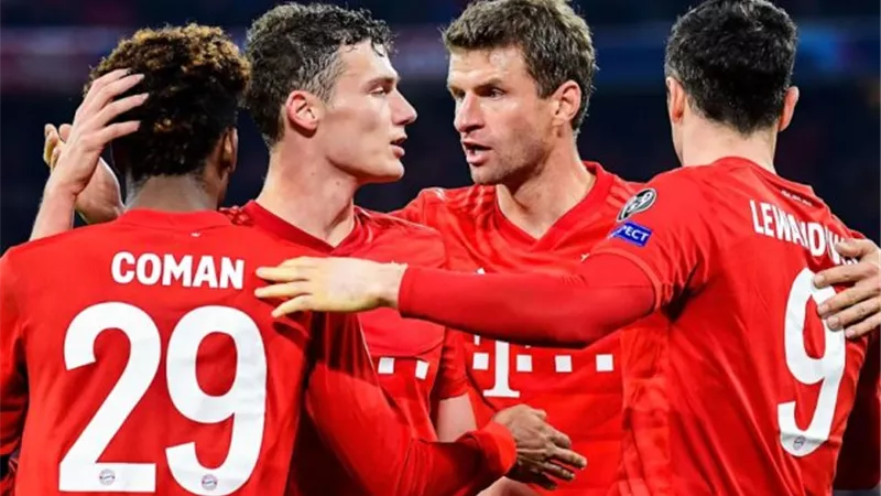 كلاسيكو ألمانيا.. ليفاندوفسكي ومولر يقودان هجوم البايرن امام دورتموند