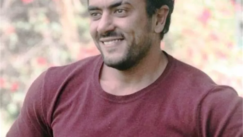 احمد العوضي ببالطو ابيض يسخر من هشام عشماوى.. شاهد
