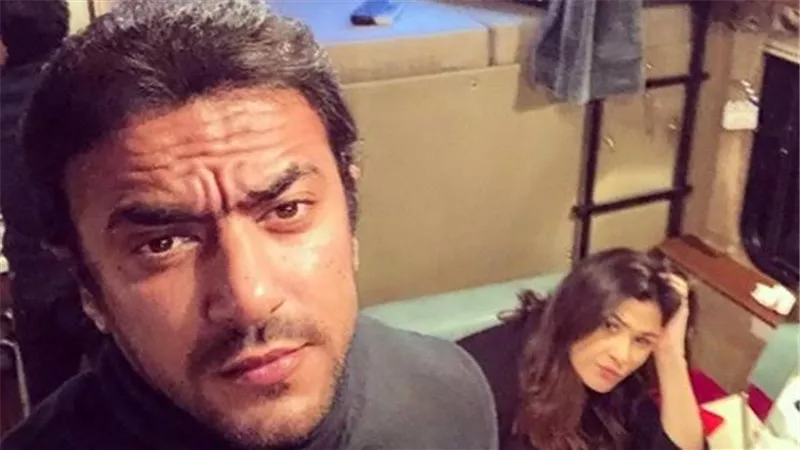 احمد العوضى يكشف عن اسم مولوده من ياسمين عبد العزيز