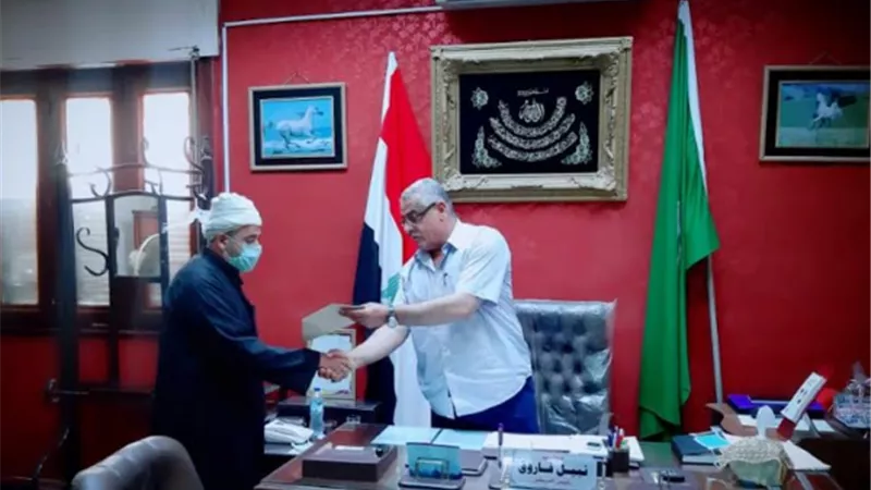 عامل نظافة بالشرقية يضرب مثالا رائعا في الشرف والامانة