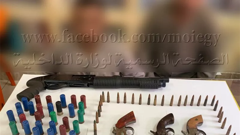ضبط عاطلان بالمرج لحيازتهما أسلحة نارية وذخائر بدون ترخيص بقصد الإتجار