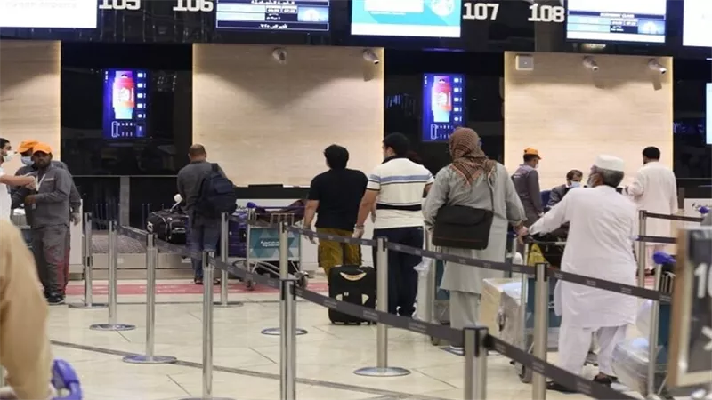 قرار جديد من السعودية تجاه المعتمرين العالقين