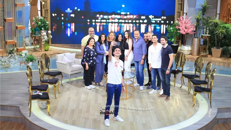 يسرا وأبطال 