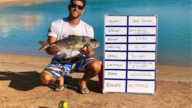 عمر خليفة يسجل رقم قياسى عالمى مصرى فى صيد الاسماك