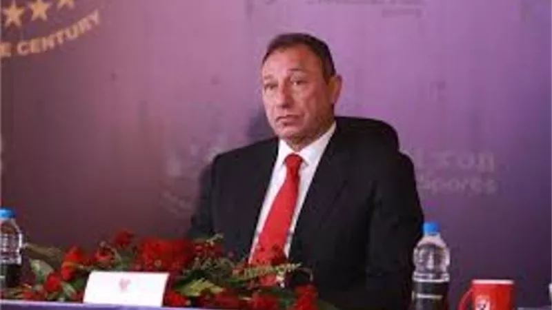 الخطيب يطمئن على رباعى الاهلى المصاب
