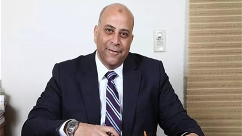 عمرو غلاب يطالب بتقديم طلبات تصنيع الكمامات القماش إليكترونيا