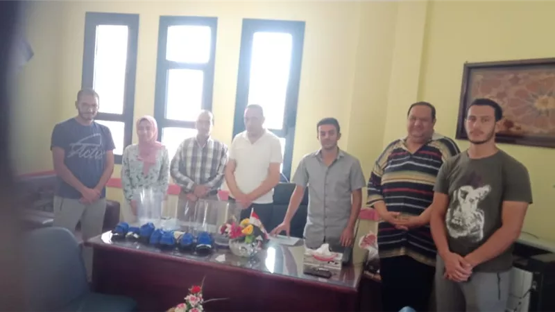 محافظ بني سويف يكرم اسرة شهيد الاسعاف