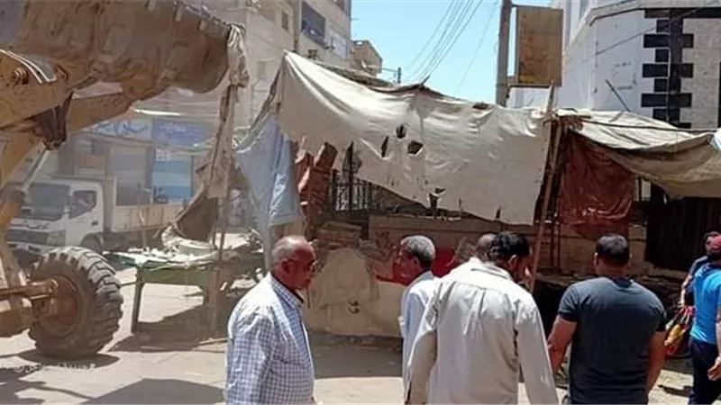 حملة مكبرة لإزالة الإشغالات بمدينة ديروط بأسيوط