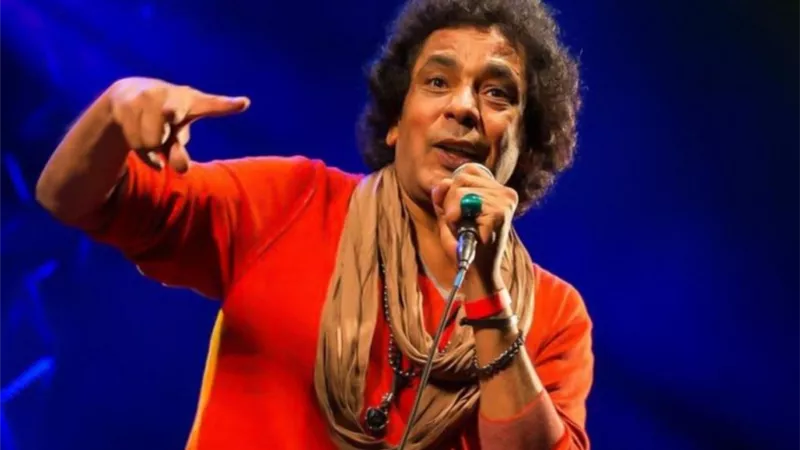 محمد منير يحيى حفلا غنائيا أون لاين فى هذا الموعد