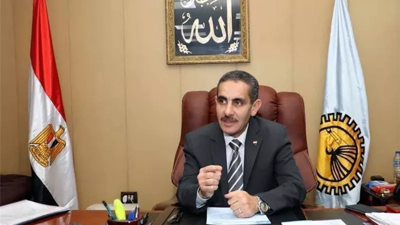 محافظ الغربية يتابع التزام السائقين والركاب بارتداء الكمامات اعتباراً من غدا