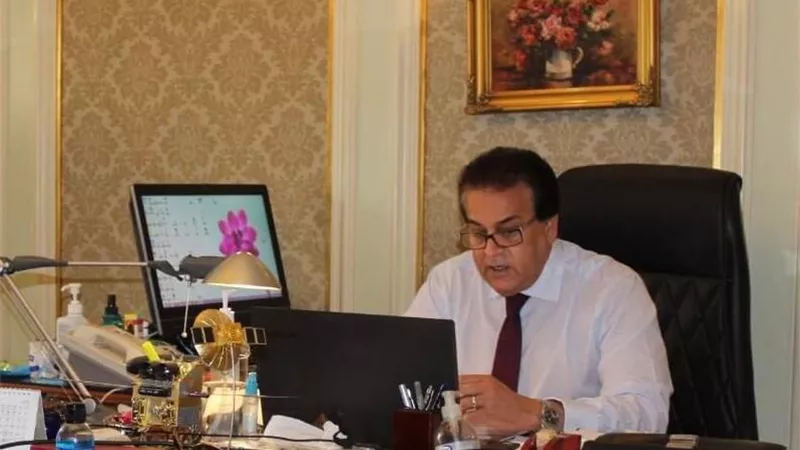 وزيرالتعليم العالى يشيد بجامعة طنطا ويطالب بتنظيم مؤتمر دولى لبحث مستقبل التعليم العالى