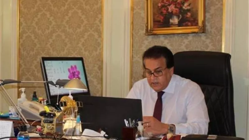 وزير التعليم العالي: كورونا حير العالم وكل يوم نسمع عن خطة علاج جديد