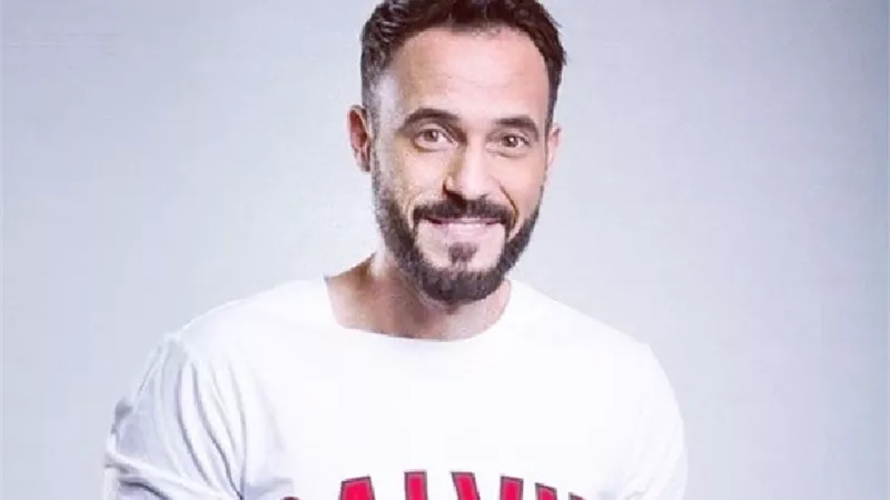 يوسف الشريف ناعيأ النجم حسن حسنى.. 
