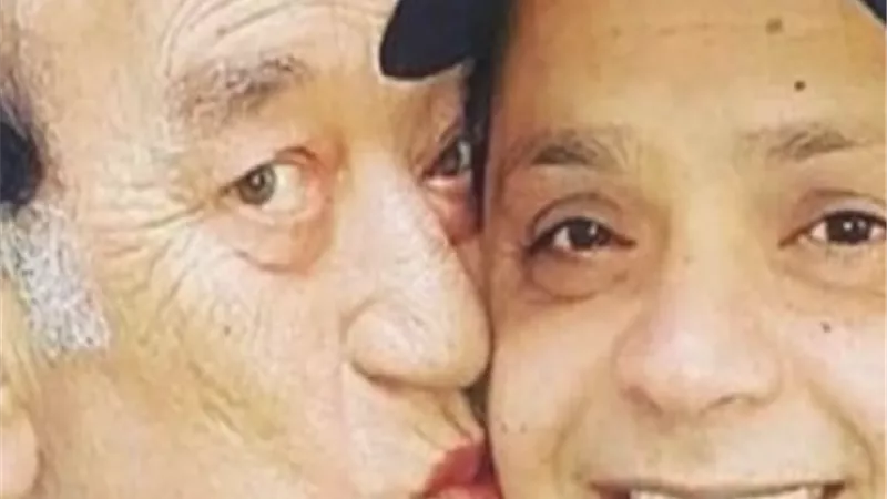 وجعت قلبى.. محمد هنيدى ينعى حسن حسنى بكلمات مؤثرة