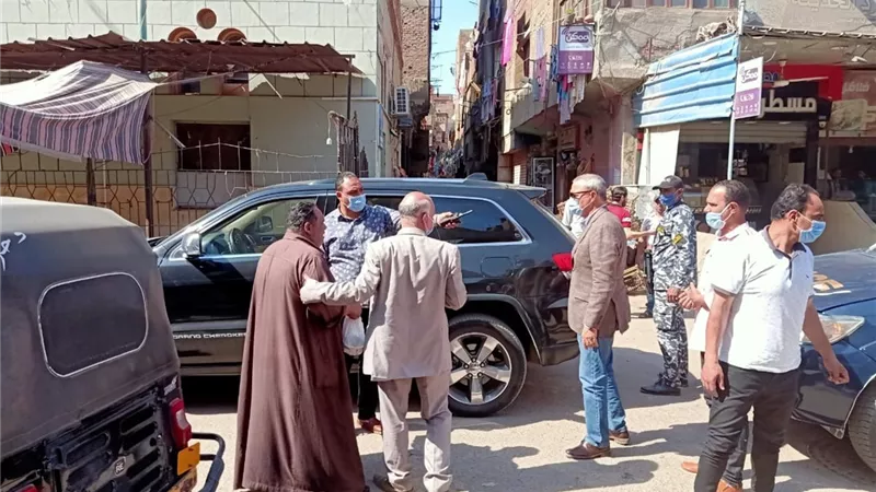 الهجان يفاجئ مدينة بنها وشرق وغرب شبرا الخيمة لمتابعة النظافة وإزالة الإشغالات