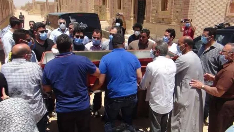 غياب الفنانين المشاركين لحسن حسني في مشواره الفني فى الجنازة بسبب كورونا