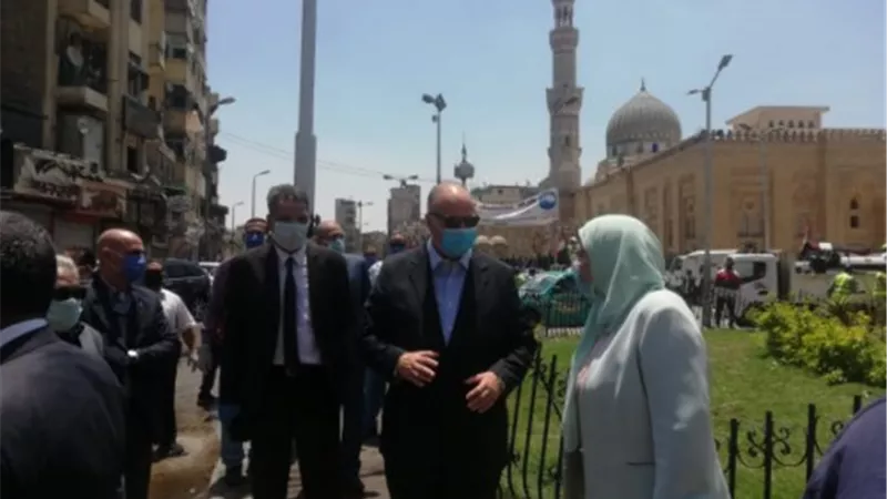 محافظ القاهرة يتابع حملة تطهير مسجد السيدة زينب ومستشفى المنيرة