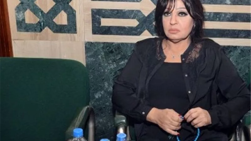 فيفى عبده تنعى حسن حسنى.. 