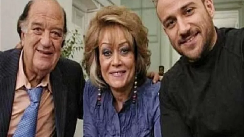 أحمد مكى ناعيأ حسن حسنى.. 