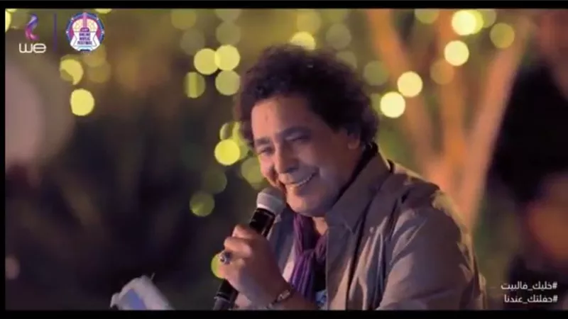 محمد منير يتصدر تويتر بعد بكائه فى حفلته