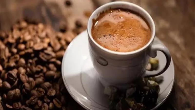 ماذا يحدث لجسمك عند تناول فنجان قهوة؟
