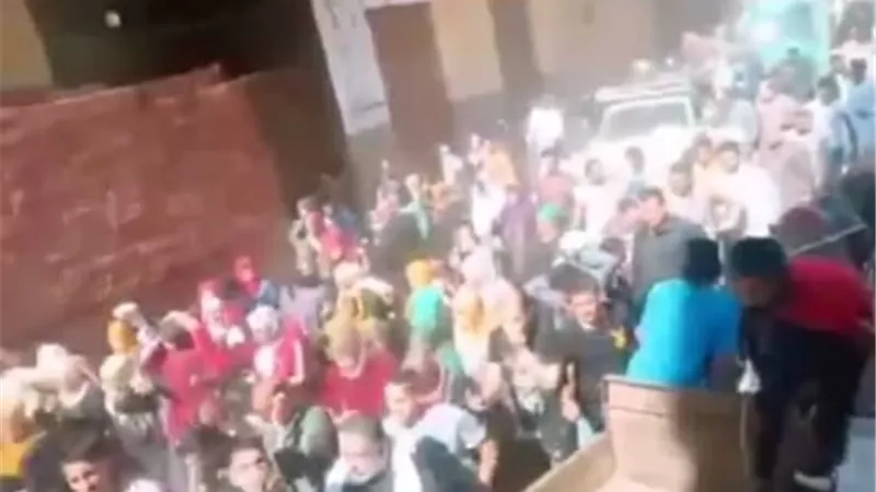 رغم تحذيرات كورونا .. إزدحام ودى جى فى عفش عروسة بالدير