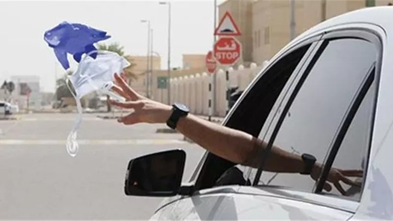 برلمانى يطالب بفرض 500 جنيه غرامة القاء الكمامة فى الشارع