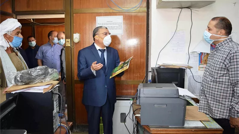 محافظ المنيا يتفقد مجمع المصالح والمركز التكنولوجى