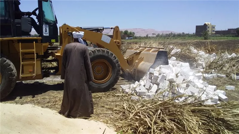 عبد الجابر يتفقد مشروعات الصرف الصحى بالقرنة غرب الأقصر