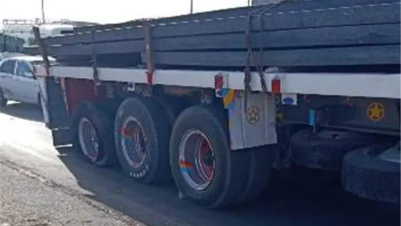 استئناف تسيير حركة المرور بالطريق الدائرى بعد تعطل سيارة نقل