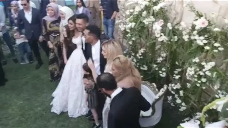 محمد رمضان يضرب بكورونا عرض الحائط ويحتفل بزفاف شقيقته إيمان بإحدى الفيلات.. صور