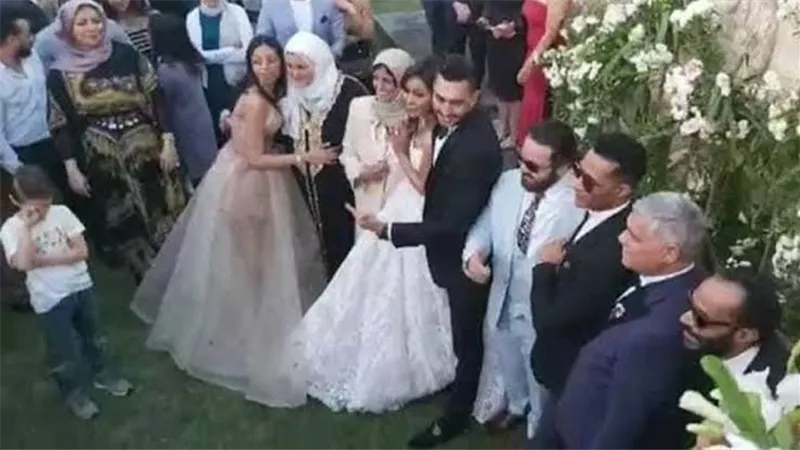 محمد رمضان يشارك جمهورية بصور من حفل زفاف شقيقته.. شاهد