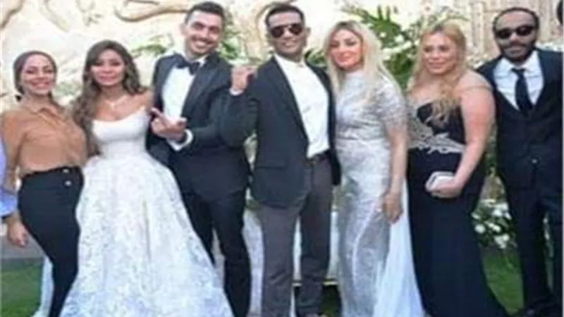 محمد رمضان يغنى لشقيقته فى حفل زفافها .. شاهد