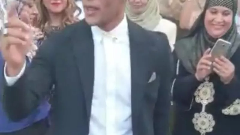 محمد رمضان يرقص ويغنى على أغنية 