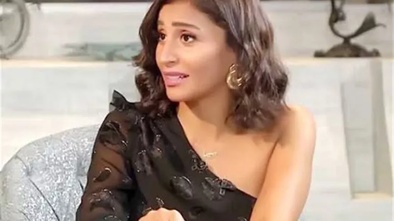 دينا الشربيني تتعامل مع الأزمة باحترافية .. فيديو