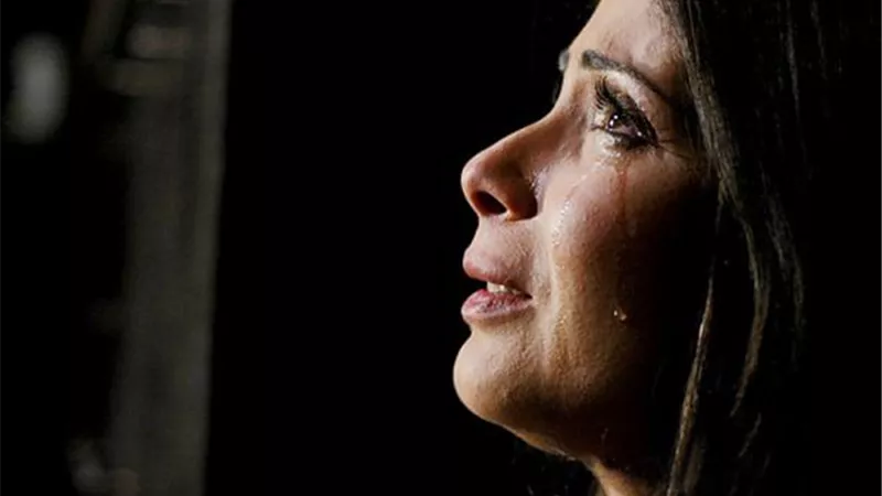 منى زكى تودع حسن حسنى بكلمات مؤثرة.. 