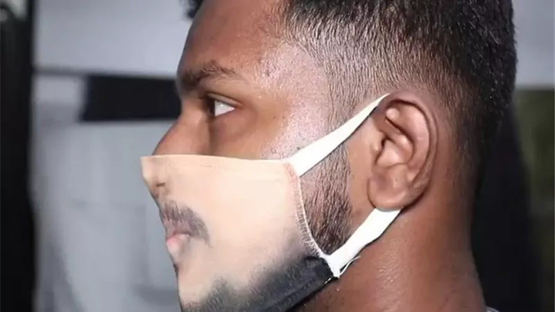 كمامات جديد تحمل صور وجوه مستخدميها