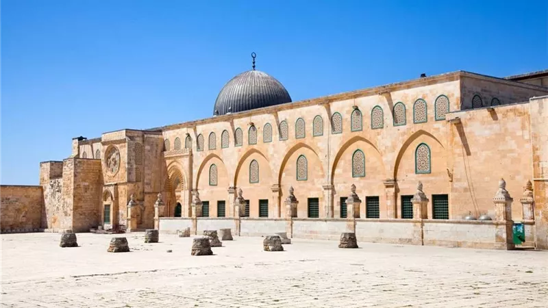 المسجد الأقصى يفتح أبوابه أمام المصلين بعد إغلاقه بسبب كورونا