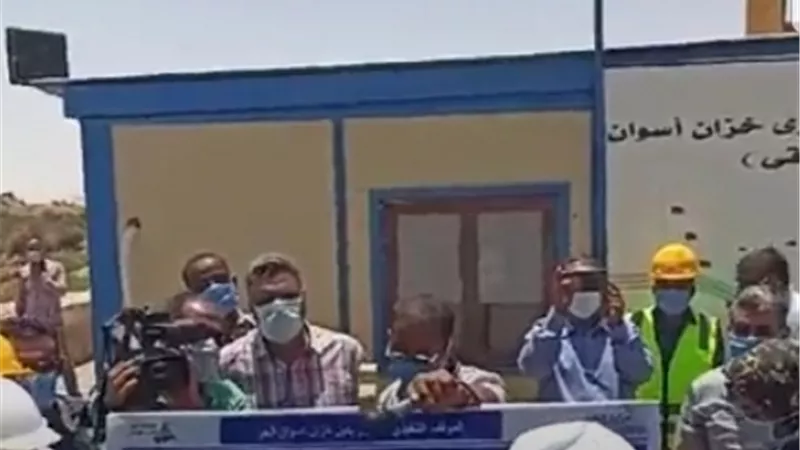 كامل الوزير يتفقد مشروعات محاور وكبارى خزان أسوان البديل ودراو وكلابشة