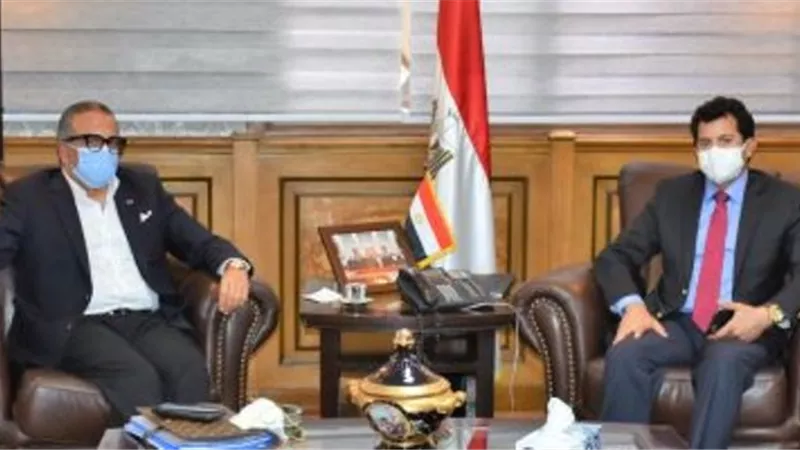 تفاصيل جلسة وزير الرياضة مع عمرو الجناينى بشأن استئناف النشاط الرياضى