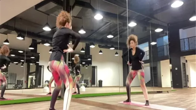 ميريام فارس تشعل السوشيال ميديا بممارسة التمارين الرياضية فى منزلها.. فيديو