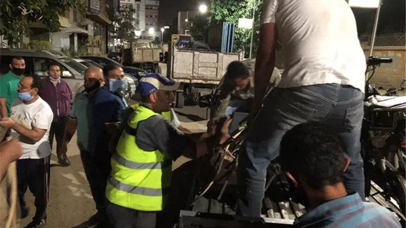 حملة لرفع الاشغالات واعادة فتح الجراجات بحي الدقي..صور