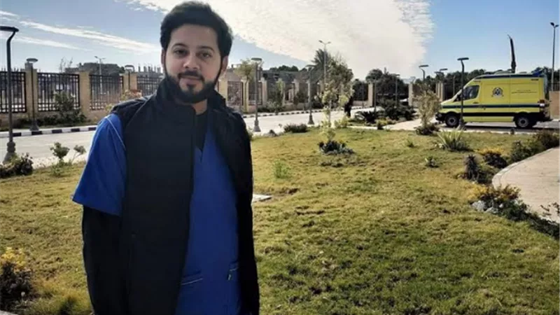 طبيب فلسطينى ينضم للجيش الأبيض بمستشفى عزل إسنا بالأقصر