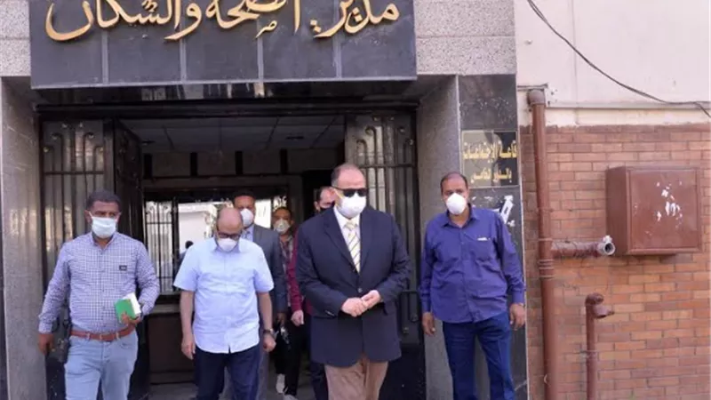 محافظ أسيوط يعقد اجتماعاً للتأكد من سد احتياجات المستشفيات بعلاج مرضى كورونا