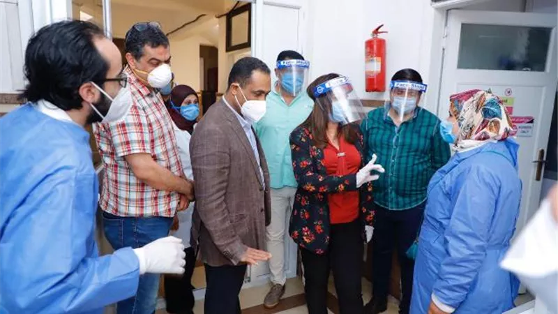 محافظ دمياط تتفقد مستشفيات العزل وتشيد بأطقمها الطبية .صور