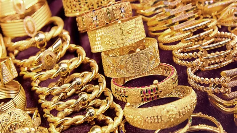 أسعار الذهب تعاود الارتفاع بسبب صعود الدولار